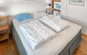 Postel nebo postele na pokoji v ubytování Beautiful Home In Lemvig With House Sea View