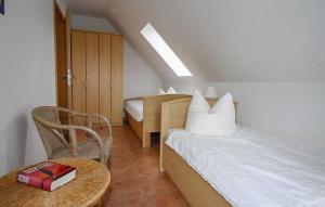 Ένα ή περισσότερα κρεβάτια σε δωμάτιο στο Pet Friendly Home In Röbel With Wifi +3 φωτογραφίες