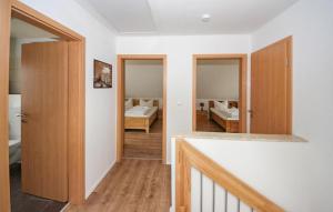 Ένα ή περισσότερα κρεβάτια σε δωμάτιο στο Pet Friendly Home In Röbel With Wifi