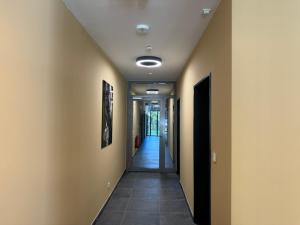 a hallway with a long corridor with a hallway at Lillys Hotel 