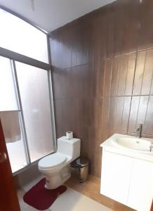 Ένα μπάνιο στο Colinas de Ricaurte Lodge