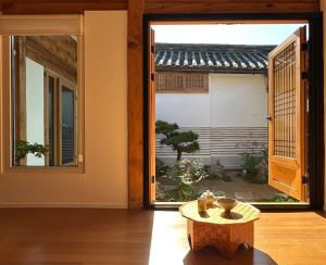 a room with a door open to a courtyard at seoul hanok stay moonee in Seoul