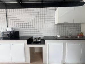 Η κουζίνα ή μικρή κουζίνα στο Nida pool villa