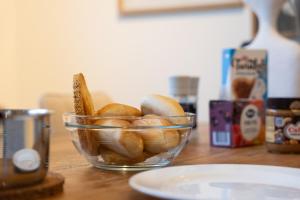 a glass bowl of bread on a wooden table at Chalet Vlinder in Haarle +7 photos