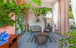 En have udenfor Lovely Apartment In Bale With Wifi