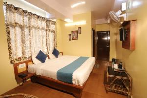 a bedroom with a bed and a television in it at Harmony Sentiments in Jāmb