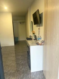 Kuchyň nebo kuchyňský kout v ubytování Palm Tree Resort