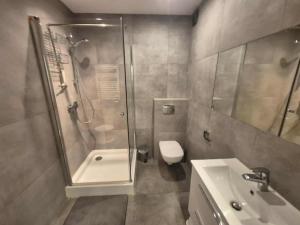 Ένα μπάνιο στο Mieszkanie z tarasem - Rybacka +2 φωτογραφίες