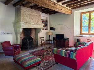 Μια τηλεόραση ή/και κέντρο ψυχαγωγίας στο Domaine des Licoches, gite a la campagne 8 personnes