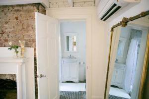 Ένα μπάνιο στο Bosch Huis Rosé Suite +13 φωτογραφίες