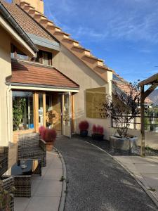 a house with two benches on the side of the road at Hôtel Les Quatre Saisons in Dullin