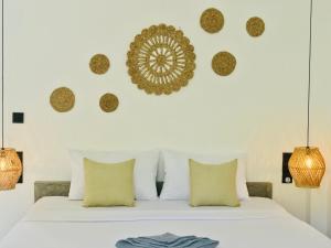 a bedroom with a bed with white sheets and pillows at THE ISLaNDERS in Ahangama