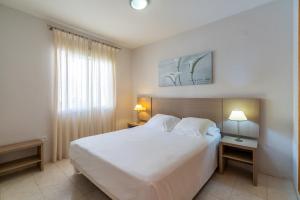 Postel nebo postele na pokoji v ubytování Bungalows Imperial Park Unitursa