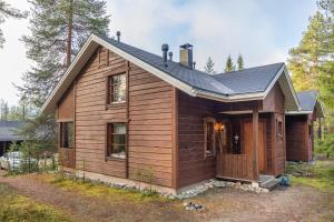 a small wooden house with a gambrel roof at Koda Halo Lodge - Sauna, Parking & Playstation in Rovaniemi