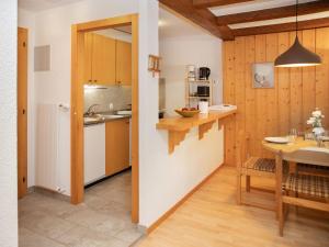 Η κουζίνα ή μικρή κουζίνα στο Apartment Parc C013 by Interhome +23 φωτογραφίες