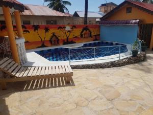 Piscina de la sau aproape de OH Zanzibar