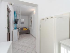 Postel nebo postele na pokoji v ubytování Holiday Home Nikolina by Interhome