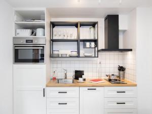 Kuchyň nebo kuchyňský kout v ubytování Apartment Galaxie 110 by Interhome