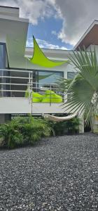 Κήπος έξω από το Villa Mona