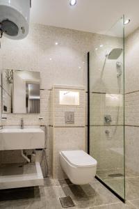 a bathroom with a toilet and a sink and a shower at Spacious room and hall in Sulaymaniyah 309 in Riyadh