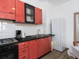 Kuchyň nebo kuchyňský kout v ubytování Apartment Vesela-4 by Interhome