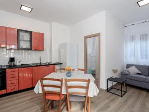 Kuchyň nebo kuchyňský kout v ubytování Apartment Vesela-4 by Interhome