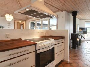 Kuchyň nebo kuchyňský kout v ubytování Holiday Home Brigida - 500m from the sea by Interhome