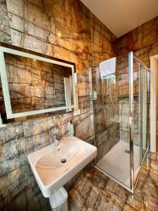 a bathroom with a sink and a shower at Hermoso Housing Tortona in Tortona +33 photos