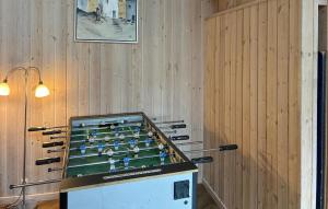 Η αίθουσα παιχνιδιών του Beautiful Home In Idestrup With Sauna