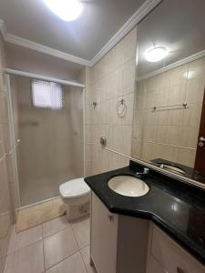 Ένα μπάνιο στο 3 bedroom apartment, with 1 suite, Meia Praia 190m from the sea!