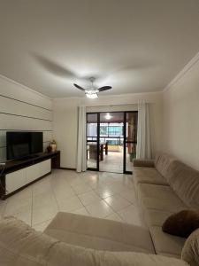 Μια τηλεόραση ή/και κέντρο ψυχαγωγίας στο 3 bedroom apartment, with 1 suite, Meia Praia 190m from the sea! +54 φωτογραφίες