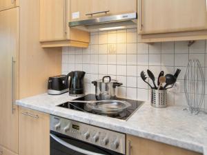 Η κουζίνα ή μικρή κουζίνα στο Apartment Renaissance 8-12 by Interhome +25 φωτογραφίες