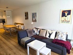 Χώρος καθιστικού στο Apartment Triangel C Ronida by Interhome