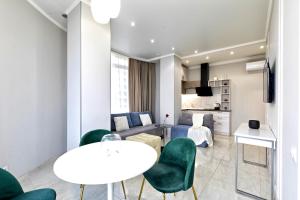 Η κουζίνα ή μικρή κουζίνα στο Panoramic Plaza Apartments