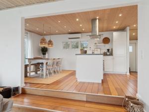 Kuchyň nebo kuchyňský kout v ubytování Holiday Home Eero - 175m to the inlet by Interhome