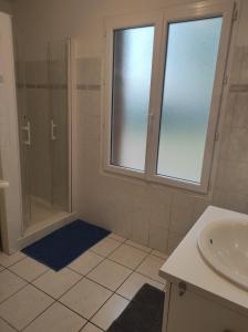 Ένα μπάνιο στο Petite maison cosy l'Ermitage +7 φωτογραφίες