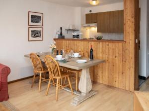 Η κουζίνα ή μικρή κουζίνα στο Apartment Galaxie 003 by Interhome