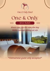 Lien Khuong AirportOne and Only Hotel - Đức Trọng的一则广告，宣传一家唯一拥有浴室的酒店