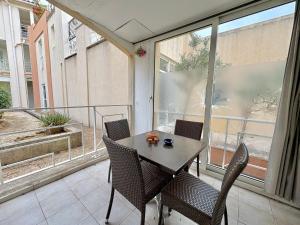 Μπαλκόνι ή βεράντα στο Lumineux F2 avec terrasse & piscine, Fréjus-Port +3 φωτογραφίες