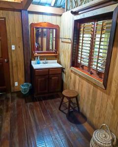 Koupelna v ubytování Sun Creek Lodge