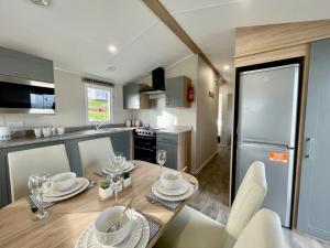 Køkken eller tekøkken på Polperro Seaview Retreat