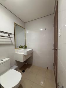 Koupelna v ubytování The Banyan Rest + 26 fotografií