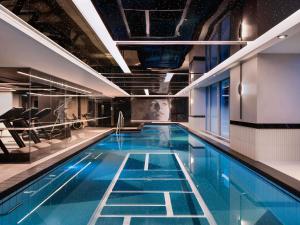 a large swimming pool in a building at Sofitel Auckland Viaduct Harbour in Auckland +72 photos