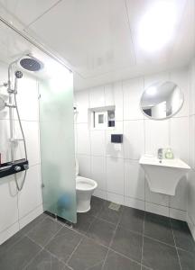 a bathroom with a shower and a toilet and a sink at 윤 작가의 숙소 in Seoul