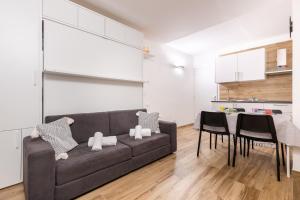 a living room with a couch and a table at Hostdomus - Valle Studio in Grange Sises +5 photos