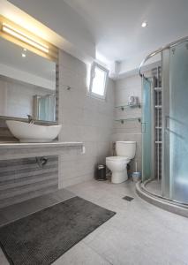 Ένα μπάνιο στο Sun & Splash Villa by Golden Host