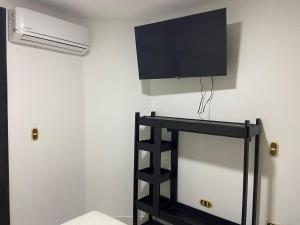 Μια τηλεόραση ή/και κέντρο ψυχαγωγίας στο Apartahotel la Villa R&C