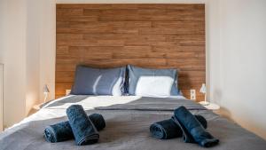 Ένα ή περισσότερα κρεβάτια σε δωμάτιο στο Piraeus Bright Apt