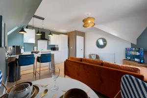 Køkken eller tekøkken på New! Stylish 2BR in Gladstone