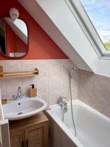a bathroom with a sink and a bath tub at AppartCosy 20 Maison proche "La Régalante" in Landavran